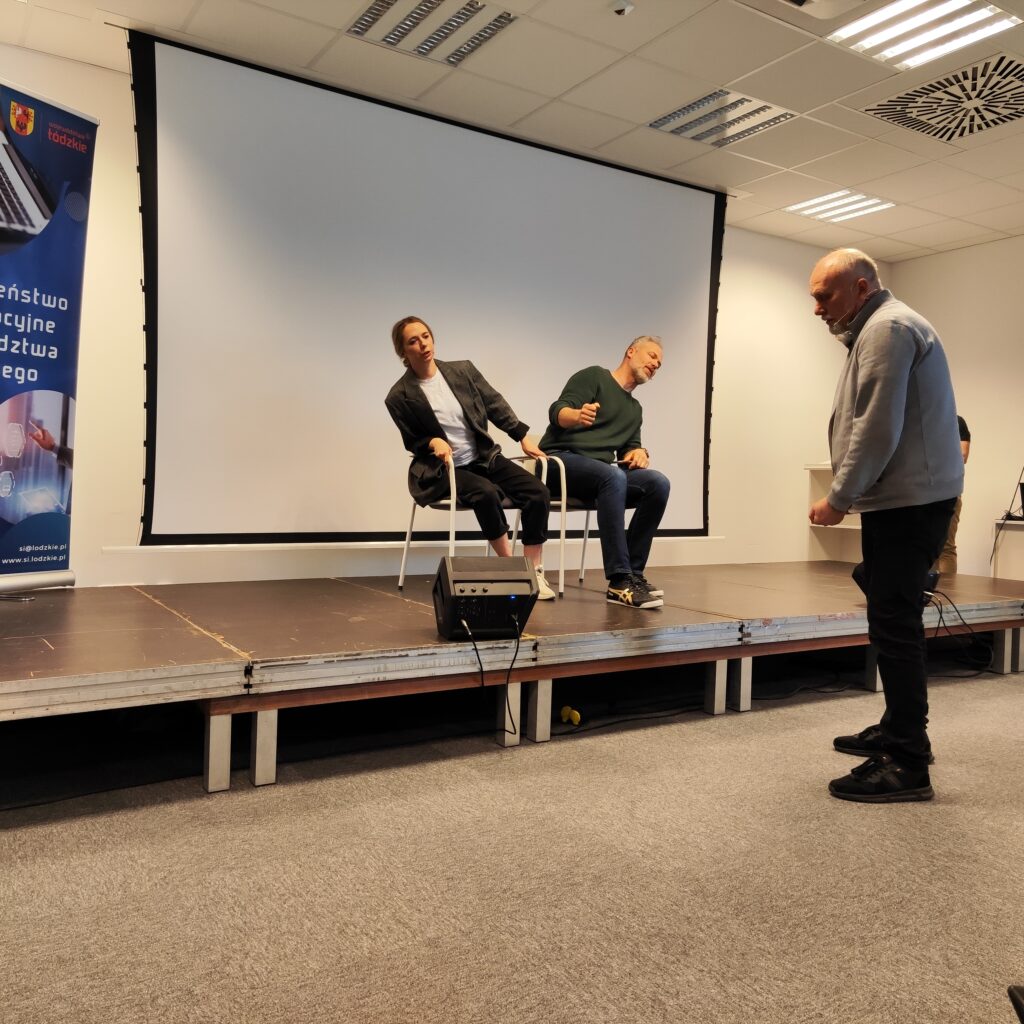 Spektakl podczas konferencji #SZANUJENIEHEJTUJE