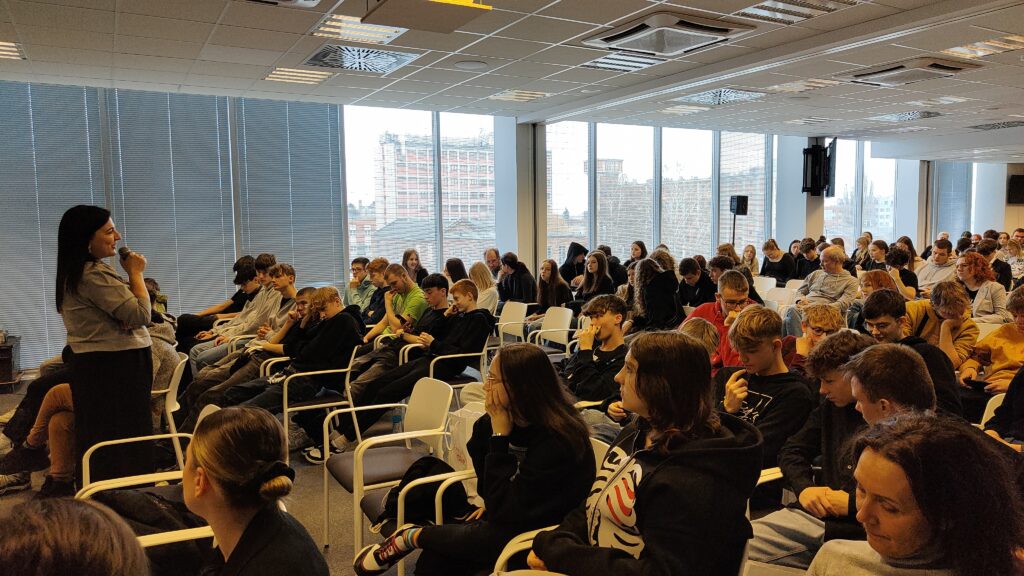Pani psycholog podczas konferencji #SZANUJENIEHEJTUJE